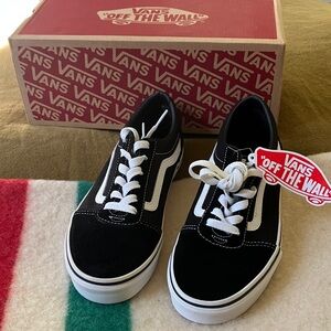 NIB Vans Ward Sneaker
